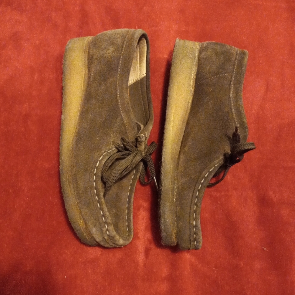 Clark's Originals Wallabee Size 6. Chocolate Brown Suede.Excellent quality.